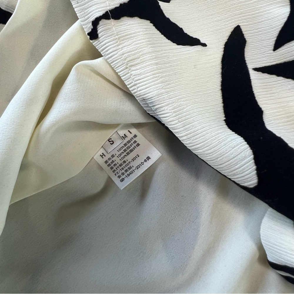 Hidemi Black & White Abstract Bird Print Mock Neck Top – Women’s Small - Picture 11 of 13